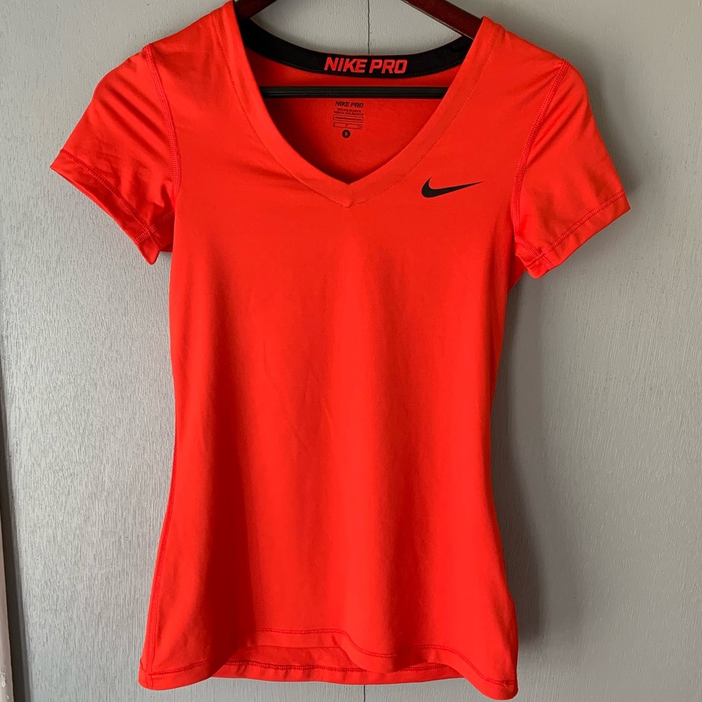 Women’s Nike Pro Dri-fit V-neck crimson short sleeve shirt small